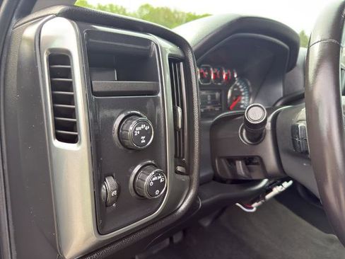 Used 2018 Chevrolet Silverado 1500 LT AWD/4WD image 17