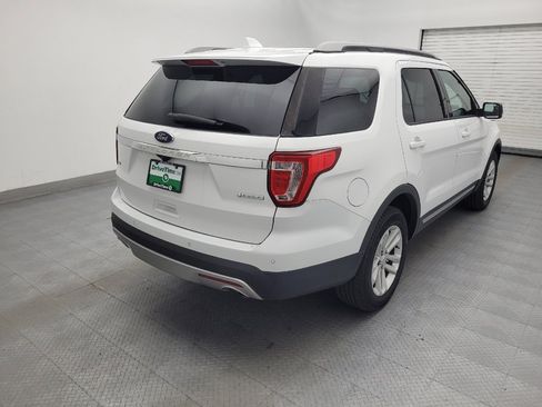 Used 2017 Ford Explorer XLT w/ Equipment Group 201A FWD image 9