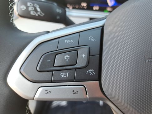 New 2026 Volkswagen Taos SE image 16