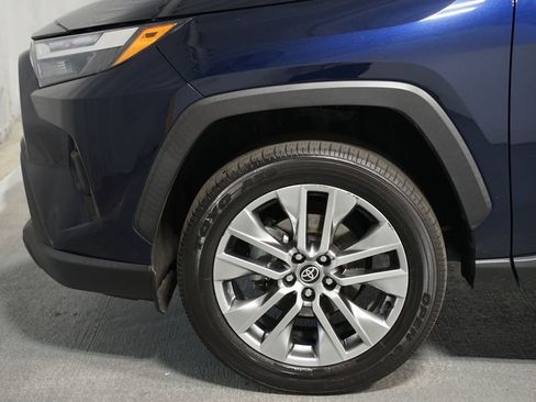 Used 2023 Toyota RAV4 XLE Premium image 5