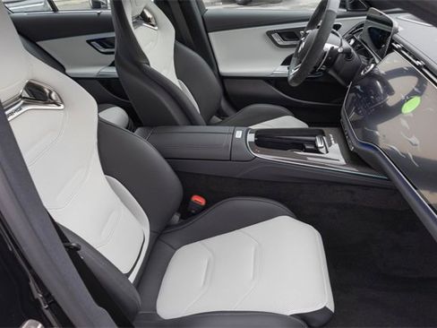 New 2026 Mercedes-Benz E 53 AMG e 4MATIC Sedan image 21