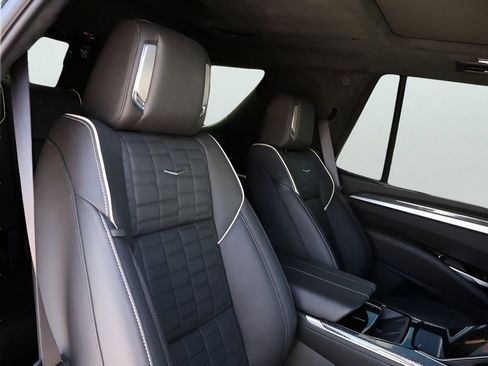 Used 2025 Cadillac Escalade V AWD/4WD image 14