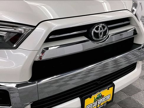 Used 2022 Toyota 4Runner Limited AWD/4WD image 32