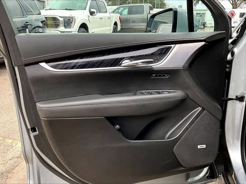 Used 2024 Cadillac XT6 Premium Luxury image 42
