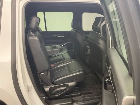 Used 2023 Jeep Wagoneer L 4WD w/ Premium Group I image 30