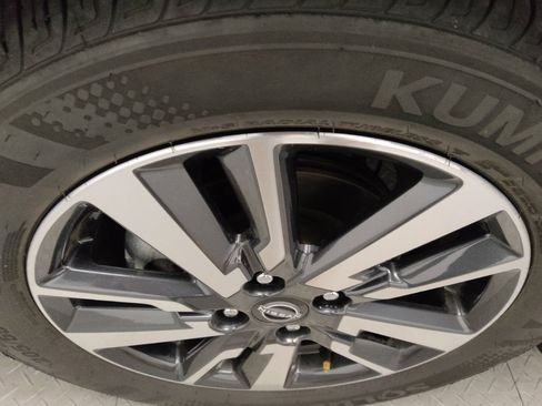 Used 2024 Nissan Versa S w/ S Plus Package image 31