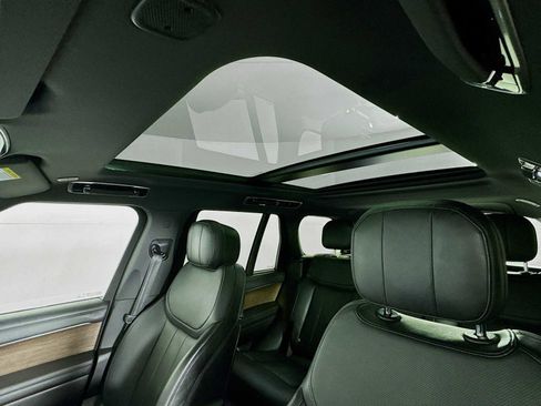 Used 2024 Land Rover Range Rover SE image 13