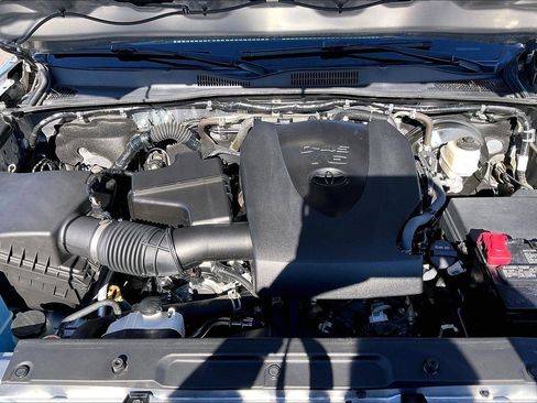 Certified 2020 Toyota Tacoma SR5 image 10