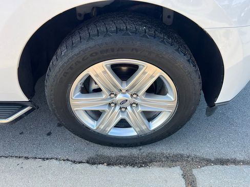 Used 2020 Ford Expedition XLT w/ Equipment Group 202A AWD/4WD image 11