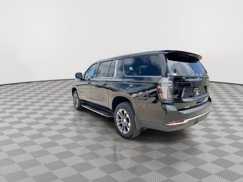 Used 2025 Chevrolet Suburban LT w/ Comfort Package AWD/4WD image 8