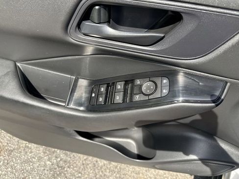 Used 2024 Nissan Rogue S image 26