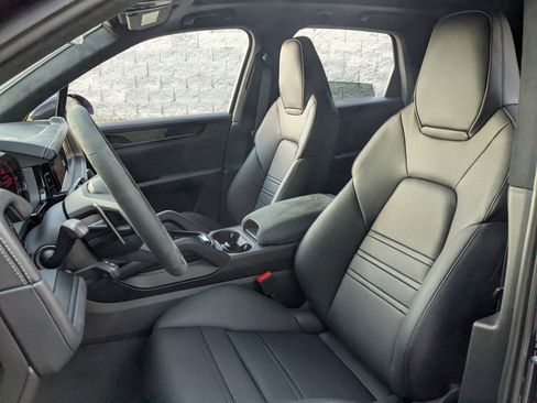 New 2026 Porsche Cayenne GTS image 5