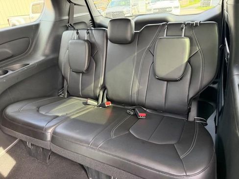 Used 2023 Chrysler Pacifica Touring-L w/ S Appearance Package FWD image 9