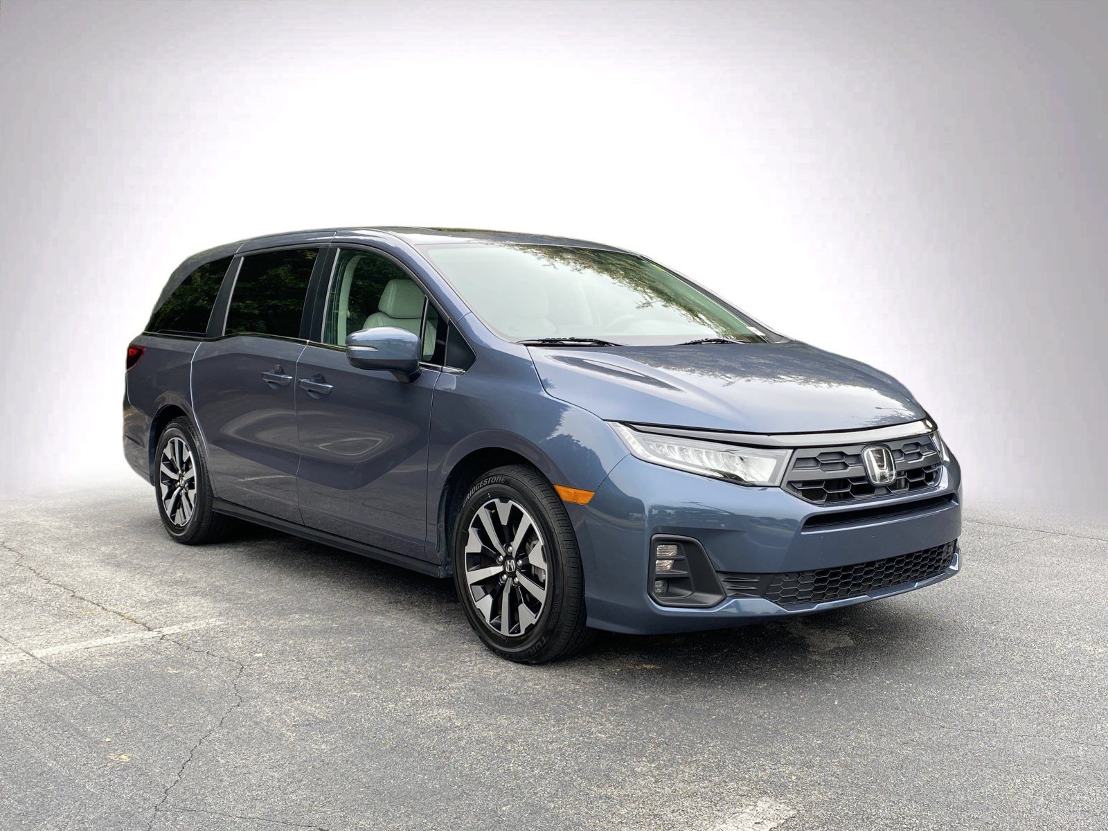Used 2025 Honda Odyssey EX-L image 2