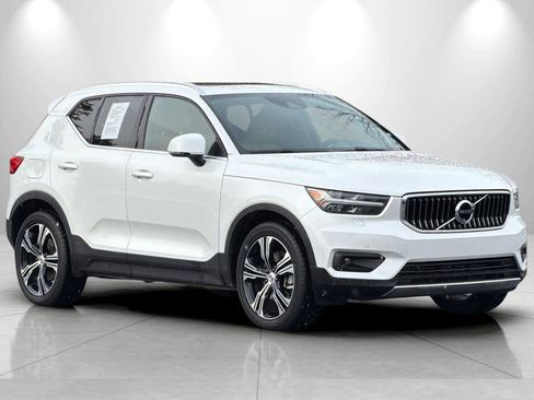 Used 2022 Volvo XC40 T5 Inscription w/ Climate Package image 9