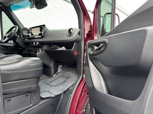 Used 2024 Mercedes-Benz Sprinter 2500 image 20