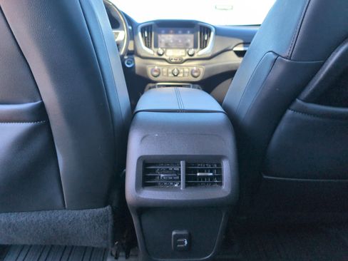 Used 2022 GMC Terrain SLT w/ Tech Package image 31