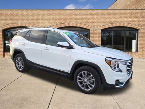 Used 2024 GMC Terrain SLT image 1