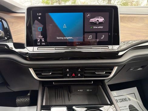Used 2025 Volkswagen Atlas SE AWD/4WD image 19