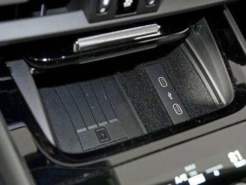 Certified 2026 Porsche Cayenne Coupe AWD/4WD image 32