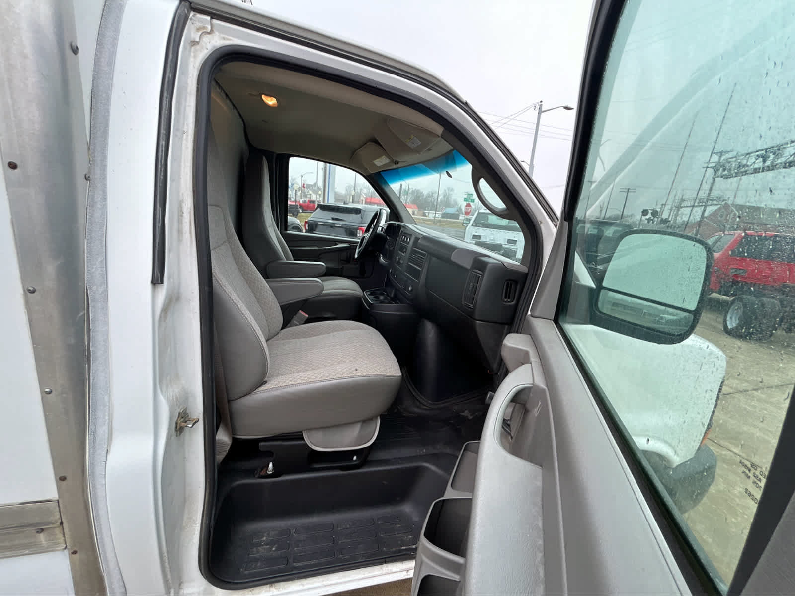 Used 2015 GMC Savana 3500 RWD image 10