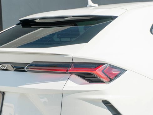 Used 2021 Lamborghini Urus AWD/4WD image 38