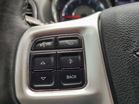 Used 2015 Chrysler Town & Country Touring w/ Driver Convenience Group image 17