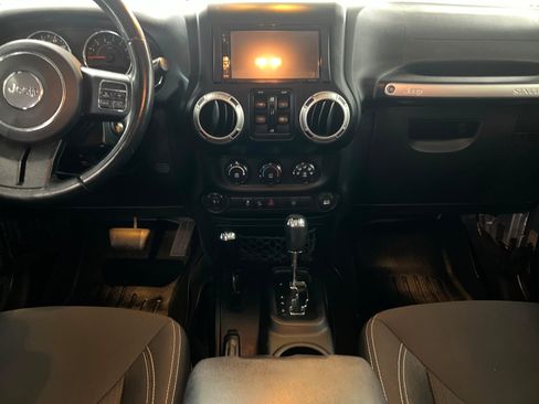 Used 2018 Jeep Wrangler Unlimited Sahara AWD/4WD image 13