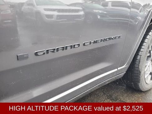 Used 2024 Jeep Grand Cherokee Summit w/ High Altitude Package image 11