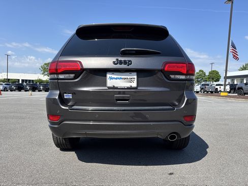 Used 2018 Jeep Grand Cherokee Altitude AWD/4WD image 9