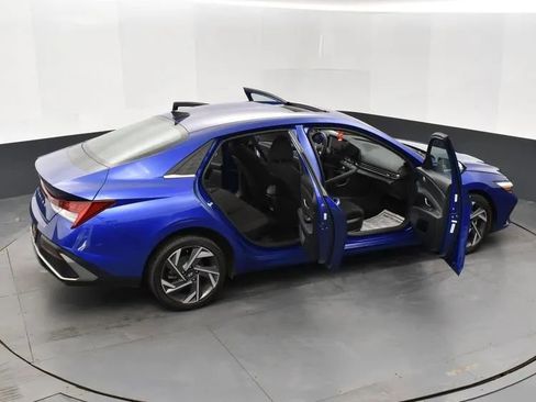 Used 2025 Hyundai Elantra SEL image 6