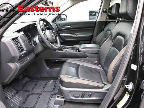 Used 2023 Nissan Pathfinder SL AWD/4WD image 14