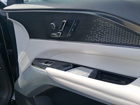 Used 2023 Cadillac Lyriq 2WD image 14