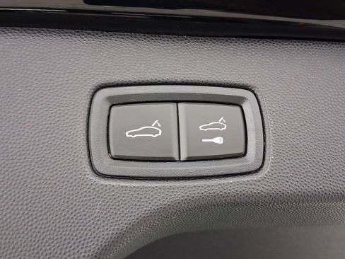 Used 2025 Porsche Macan Electric RWD image 33