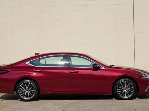 Used 2025 Lexus ES 300h w/ Premium Package FWD image 59