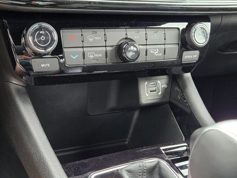 New 2026 Jeep Compass Latitude image 28