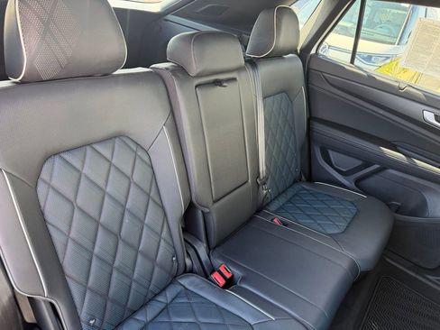 Used 2025 Volkswagen Atlas Cross Sport SEL Premium R-Line image 22