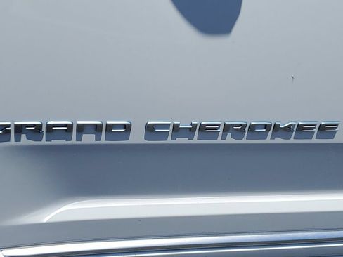 Used 2022 Jeep Grand Cherokee Summit AWD/4WD image 8