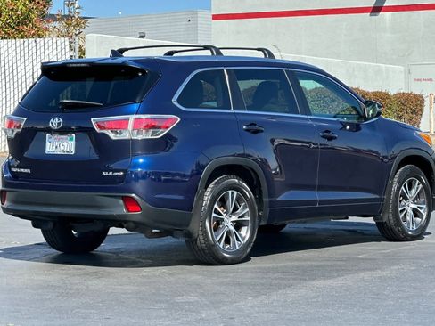 Used 2016 Toyota Highlander XLE AWD/4WD image 2