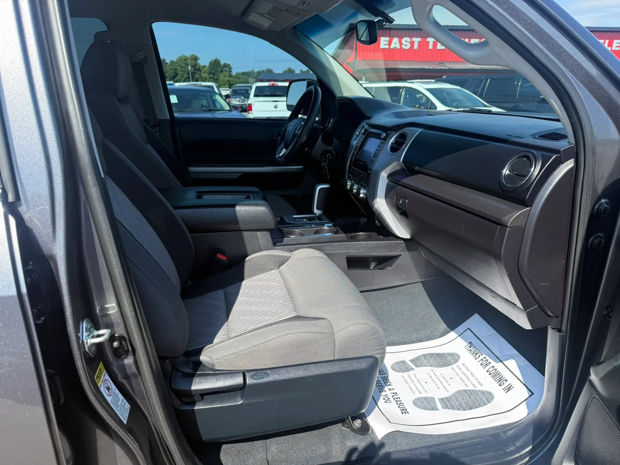 Used 2015 Toyota Tundra SR5 w/ SR5 Upgrade Package AWD/4WD image 18
