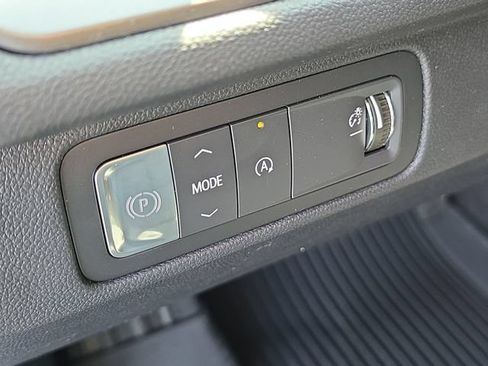 Used 2025 Chevrolet Traverse LT w/ LPO, Floor Liner Package FWD image 18