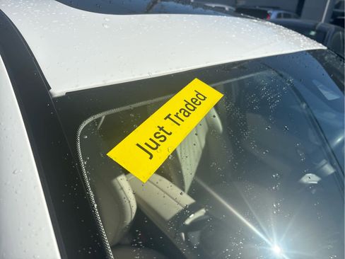 Used 2022 Mercedes-Benz E 350 4MATIC Sedan image 4