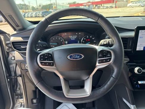 Certified 2022 Ford Explorer Limited w/ Equipment Group 301A image 14