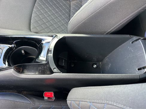 Used 2021 Toyota C-HR XLE image 28