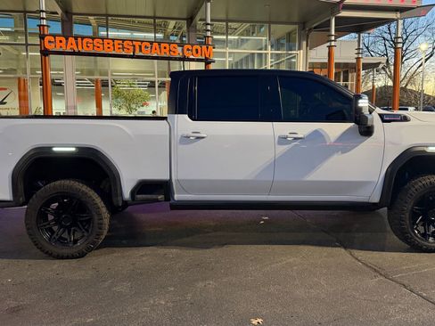 Used 2024 GMC Sierra 2500 AT4X image 8