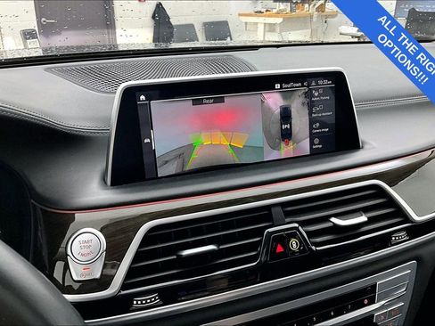 Used 2022 BMW 750i xDrive w/ Executive Package image 31