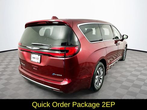 Used 2022 Chrysler Pacifica Limited FWD image 10