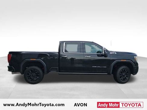 Used 2022 GMC Sierra 2500 Denali w/ Denali Black Diamond Edition image 8