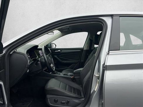 Used 2024 Volkswagen Jetta SE FWD image 13