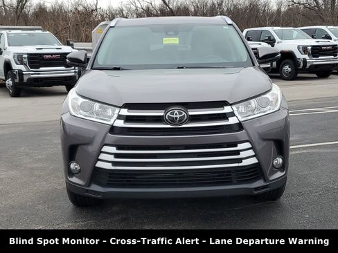 Used 2018 Toyota Highlander XLE image 2